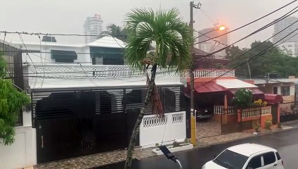 ¡Paraguas en mano! Llueve a cántaros en el territorio dominicano