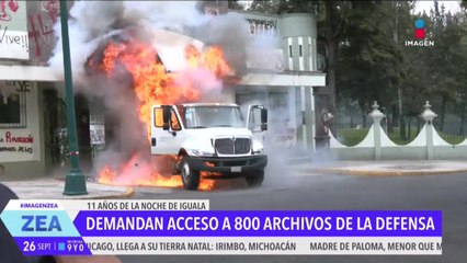 Normalistas se manifiestan frente a las instalaciones del Campo Militar Número 1