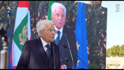 Mattarella: "La solidarietà fa diventare tutti decisamente migliori"