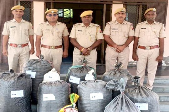 Pali News : सोजत पुलिस का शिकंजा : कार से 145 किलो डोडा पोस्त व अफीम बरामद, तस्कर फरार