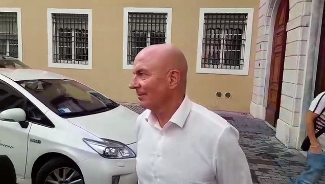 Livorno, entra armato in Comune: il sindaco Salvetti spiega i motivi del gesto