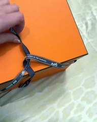 هيفاء وهبي تتلقى اعتذاراً من دار "هيرمس" العالمية وتصالحها