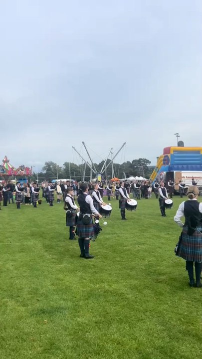 How many pipe bands can you spot 🤔