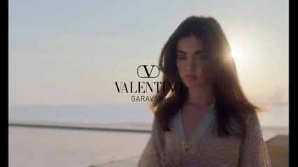 تألقي بأجمل الإطلالات خلال لقاءاتك العائلية في رمضان مع تصاميم فالنتينو