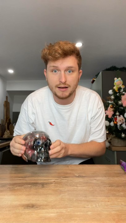 Plein de produits spéciaux Halloween 👻 c’est bientôt Halloween, donc voici une sélection de bonbons, sucettes et boissons 💪✨ c’est quoi ton bonbon préféré, toi ?