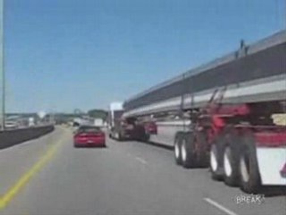 Un mec fait comme dans les films sur l'autoroute
