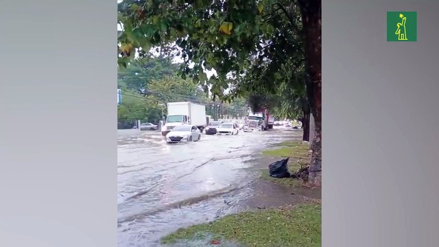 Lluvias por causa de una vaguada inundan calles y avenidas del Distrito Nacional