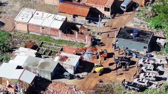 Fotos mostram impacto da demolição de 32 construções irregulares em área de preservação em Florianópolis