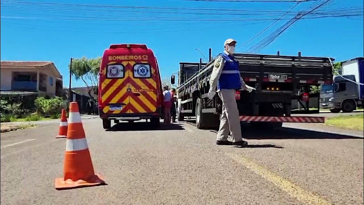Motociclista foi buscar marmita para filho e esposa e fica ferido após acidente na Rua Europa