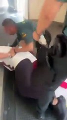 Yolcuları da mürettebatı da çıldırttılar! Çok sayıda Yahudi uçaktan kovuldu