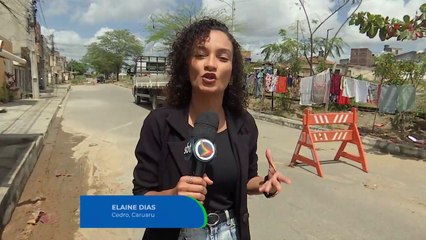 Rompidura de cano mestre causa estragos em residências da Avenida Cícero Araújo da Silva