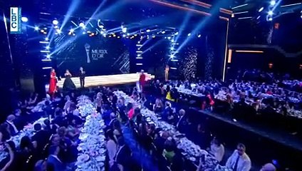 فيديو لحظة الصلح بين نوال الزغبي ومحمد رمضان بالقبلات والأحضان