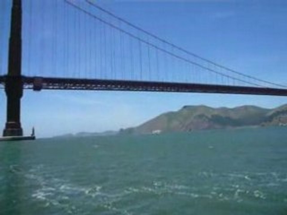 Passage sous le Golden Gate Bridge