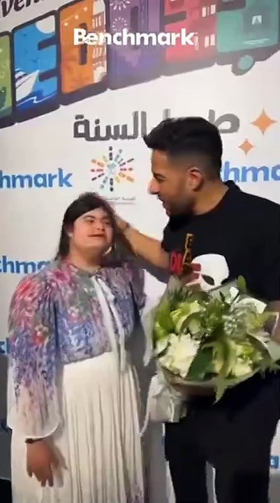 فيديو محمد حماقي لفتاة: طول الحفلة بغنيلك إنتِ بس !