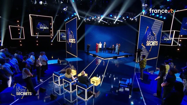 VOICI - Je n'allais pas bien : Natacha St-Pier se confie sur son amitié avec Garou et livre une anecdote sur le chanteur (ZAPTV)