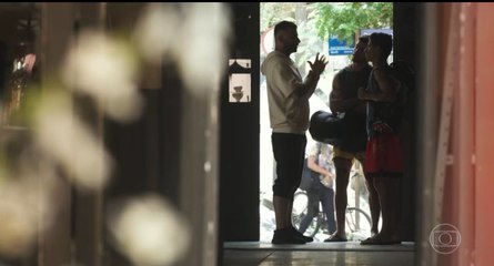 Karina leaves Milena at her kicking boxing lessons