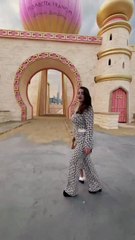 روان بن حسين وابنتها نجمتا حملة "لا ميا بامبينا"