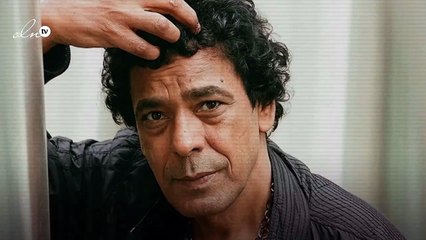 حذاء محمد منير يثير الجدل بسبب لونه