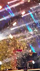 إليسا تحتفل بعيد ميلاد هيفاء وهبي على المسرح