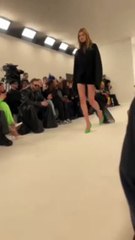 ماثيو ويليامز يفكّر بأزياء السجادة الحمراء في تشكيلة جيفنشي الجديدة