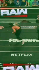 Solo Sikoa vs Roman Reigns - WWE Raw on Netflix #wwe #shorts
