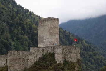 Zil Kale doğaseverlerin rotasında: Yüz binleri ağırlıyor