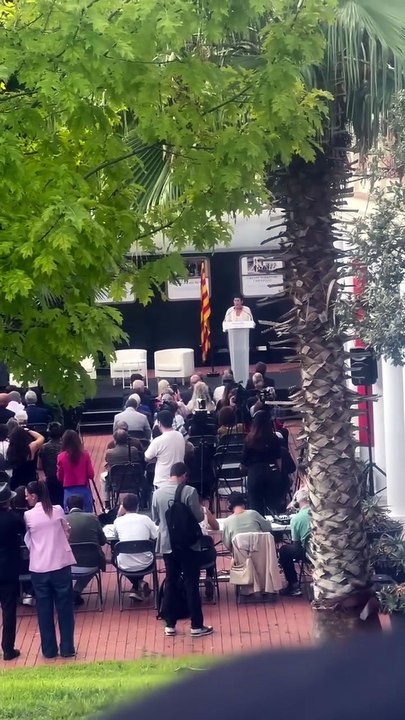 Protesta de la Policía Local de Sant Adrià durante el homenaje a Paco Candel