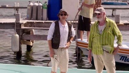 Mirando a través del agua - Tráiler español