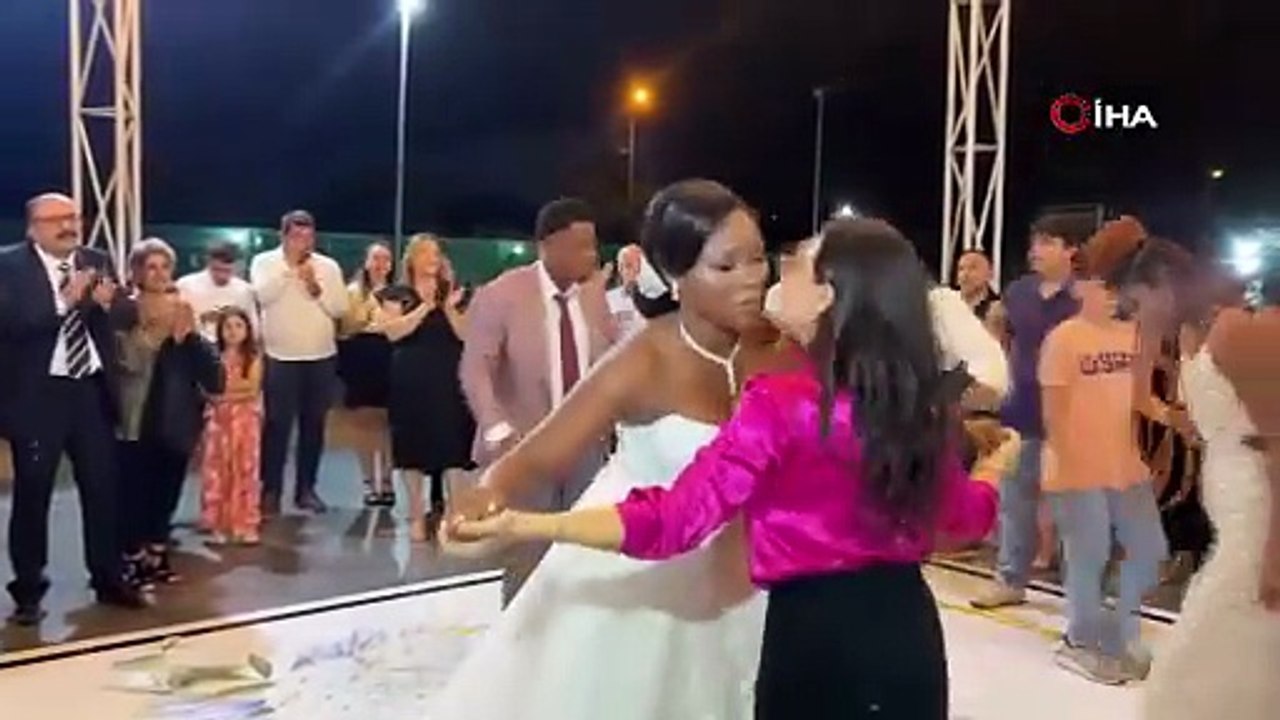 Ganalı Gelin Çifte Telli Oynadı