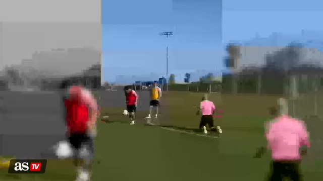 MESSI HUMILIATES De Paul with a STUNNING move only he can pull off