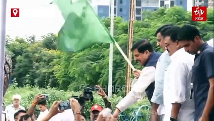 मोहन यादव से मिले फ्री हेलमेट की भोपाल में छीनाछोरी, सीएम से एक बॉक्स लेने टूटी भीड़