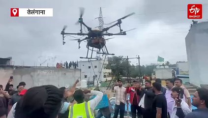 हैदराबाद की मूसी नदी में बाढ़ः ड्रोन से पहुंचायी राहत सामग्री, क्रेन से पुजारी परिवार को किया रेस्क्यू