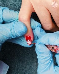 Jolly nail set ideas for the holiday season 💅🎅