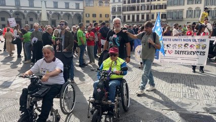 A Firenze il primo «Disability pride»: in mille in piazza per avere più diritti e meno barriere