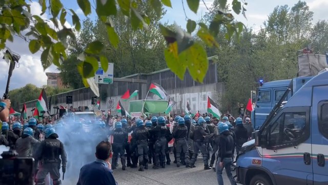 Torino, scontri tra manifestanti e polizia al corteo Pro Pal