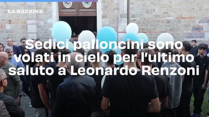 Sedici palloncini sono volati in cielo per l’ultimo saluto a Leonardo Renzoni
