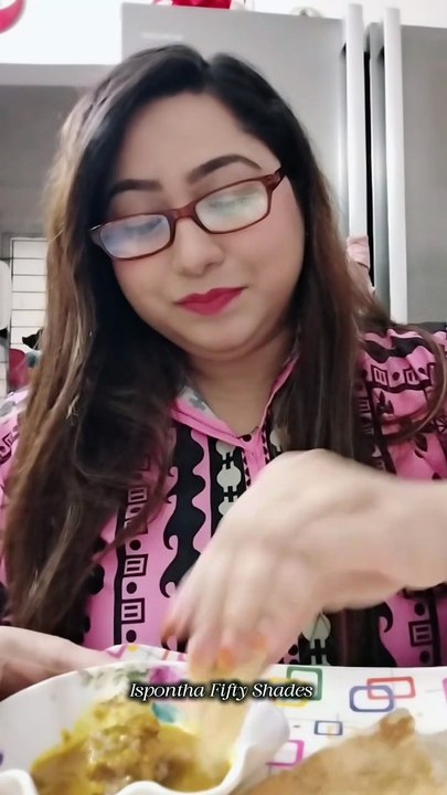 পরিবারের সবাই মিলে একসাথে খাওয়ার যে অনুভূতি, তা কোনো ফ্যান্সি রেস্টুরেন্টেও পাওয়া যায় না 💖🍽️ কারণ স্বাদ শুধু খাবারে নয়, থাকে একসাথে থাকার আনন্দে - Ispontha Fifty Shades  . . #isponthafiftyshades  #familytime  #familybonding  #togetherness  #familydinner