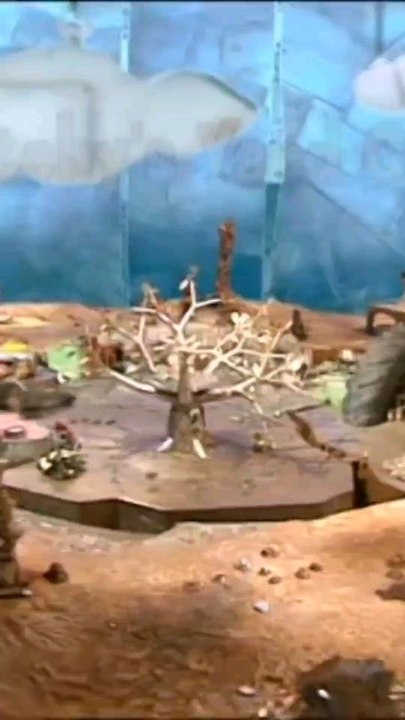 Little Robots Stretchy Yard Guard S5E2