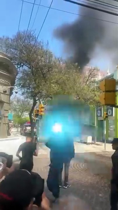 incendio en un local de la peatonal.mp4