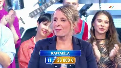 VOICI - "Revenons à la pâtisserie d'abord" : interrogée sur ce qu'elle aime cuisiner, Raffaela détonne et fait éclater de rire Nagui (ZAPTV)