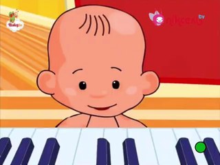 Малыш и игрушки цимбали (1)