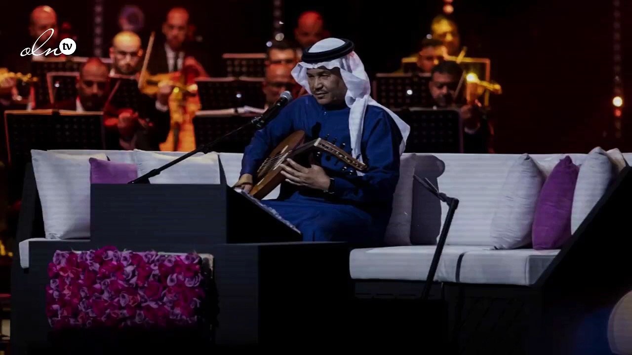 محمد عبده يتذكر طلال مداح في حفله بـ "أبها"