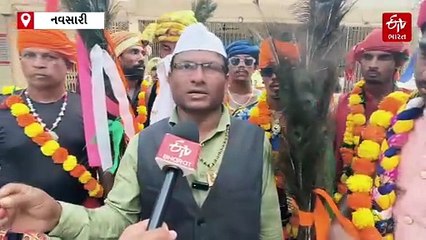 આદિવાસીઓનું પરંપરાગત ઘેરૈયા નૃત્ય: પુરુષો કેમ સ્ત્રીઓનો વેશ ધારણ કરી ગામડે ગામડે ફરે છે