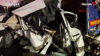 Tarım işçilerini taşıyan minibüs TIR'a çarptı; 3 ölü, 16 yaralı