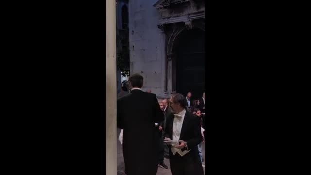 Protesta anti-Venezi, il volantino distribuito e lanciato alla Fenice