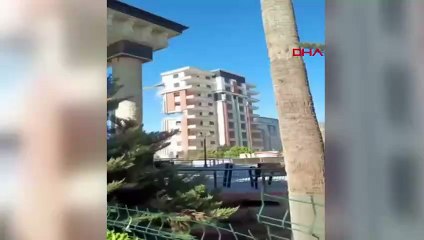 Hatay'da 9 katlı bina kontrollü yıkıldı