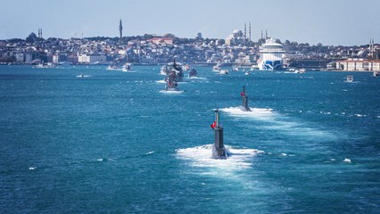 Preveze Deniz Zaferi'nin 487'nci yıl dönümü İstanbul Boğazı'nda 15 gemiyle yapılan geçit töreniyle kutlandı
