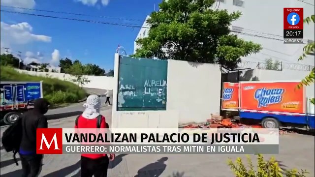 Protesta por los 43 normalistas de Ayotzinapa deja daños en Palacio de Justicia de Iguala