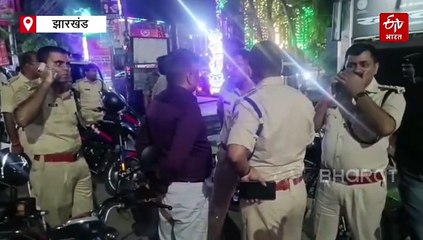 धनबाद में दुर्गा पूजा को लेकर प्रशासन अलर्ट, पुलिस और जिला प्रशासन ने निकाला फ्लैग मार्च