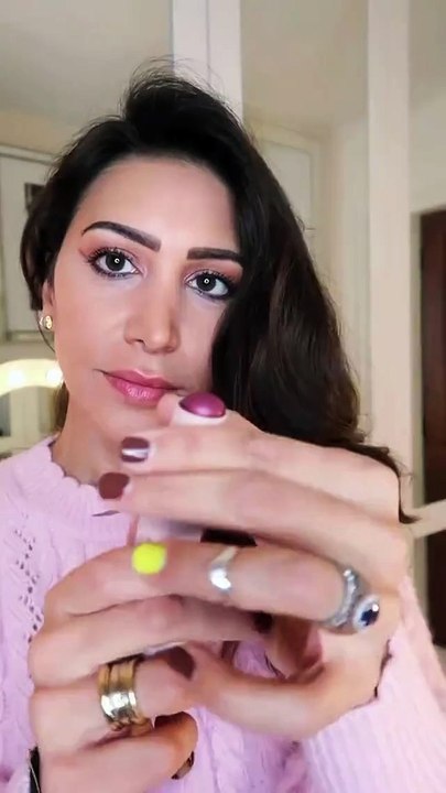 مايا ويليامز تختار الألوان الوردية لمكياج موسم الأعياد
